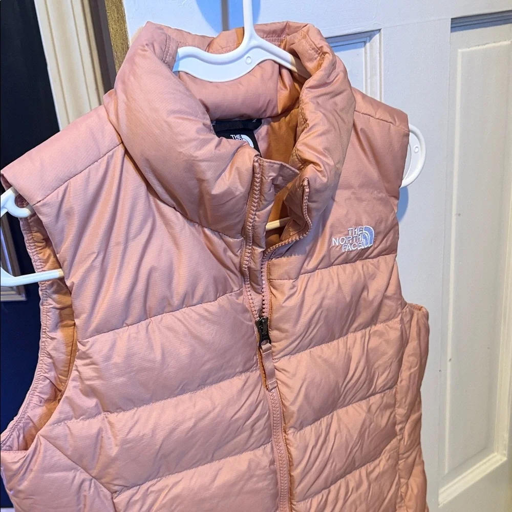 The North Face Peach Puffer Vest - Picture 5 of 7